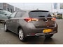 Toyota Auris 1.8 HYBRID DYNAMIC 5-DEURS NAVI AFN-TREKHAAK CRUISE LM-VELGEN PARKEERCAMERA KEYLESS