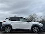 Hyundai Kona 1.6 GDI HEV Premium | Lederen bekleding | Trekhaak | 18'' 2-tone Lmv | Head up display | Adaptieve cruisecontrol |