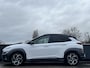Hyundai Kona 1.6 GDI HEV Premium | Lederen bekleding | Trekhaak | 18'' 2-tone Lmv | Head up display | Adaptieve cruisecontrol |