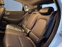 Hyundai Kona Electric EV Premium 64 kWh BV/ Instaplijsten / Trekhaak met afneembare kogel / 3-fase lader / Apple Carplay/Android Auto / Stoelverwarming /verkoeling /