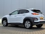 Hyundai Kona Electric EV Premium 64 kWh BV/ Instaplijsten / Trekhaak met afneembare kogel / 3-fase lader / Apple Carplay/Android Auto / Stoelverwarming /verkoeling /