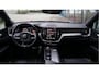Volvo XC60 2.0 T8 AWD 299kW/407pk Aut8 Twin Engine R-Design LUCHTVERING + PANORAMADAK + SPORTSTOELEN + LEDEREN BEKLEDING + CRUISE + SUBWOOFER + EL.TREKHAAK + STOELVERWARMING + LANE ASSIST + KEYLESS ENTRY&GO + CAMERA + PARKEERSENSOREN A + 21" LM-VELGEN!!