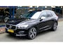 Volvo XC60 2.0 T8 AWD 299kW/407pk Aut8 Twin Engine R-Design LUCHTVERING + PANORAMADAK + SPORTSTOELEN + LEDEREN BEKLEDING + CRUISE + SUBWOOFER + EL.TREKHAAK + STOELVERWARMING + LANE ASSIST + KEYLESS ENTRY&GO + CAMERA + PARKEERSENSOREN A + 21" LM-VELGEN!!