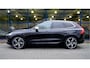 Volvo XC60 2.0 T8 AWD 299kW/407pk Aut8 Twin Engine R-Design LUCHTVERING + PANORAMADAK + SPORTSTOELEN + LEDEREN BEKLEDING + CRUISE + SUBWOOFER + EL.TREKHAAK + STOELVERWARMING + LANE ASSIST + KEYLESS ENTRY&GO + CAMERA + PARKEERSENSOREN A + 21" LM-VELGEN!!