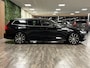 Volvo V60 T6 AWD Recharge Core Bright Long Range | Adaptieve Cruise Control | Stoelverwarming voor+achter | Stuurwielverwarming | Parkeercamera | BLIS Dode Hoek Detectie | Pilot Assist | Lederen bekleding | 18 Inch | Keyless Drive | Google Infotainment | Privacy Glass | Parkeersensoren voor+achter | Elektrisch bedienbare achterklep | DAB Radio | Apple Carplay/Android Auto | Volvo On Call met mobiele App functie | Onyx Black Metallic |