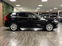 Volvo XC60 T8 AWD Recharge Momentum Pro | Trekhaak | Adaptieve Cruise Control | Schuifdak | Standkachel met Volvo On Call App | Stoelverwarming voor+achter | Stuurwielverwarming | Full LED Meesturende koplampen | Pilot Assist | BLIS Dode Hoek Detectie | Lederen bekleding | Zitting verlenging voorstoelen | 18 Inch | Keyless Drive | Privacy Glass | Elektrisch bedienbare achterklep | Alarm Klasse III | Apple Carplay/Android Auto |
