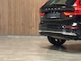 Volvo XC60 T6 AWD Recharge Ultra Bright Head-Up Display | Harman Kardon | Adaptieve Cruise Control | Standkachel met Volvo On Call App | Stoelverwarming voor+achter | Stuurwielverwarming | Full LED meesturende koplampen | Pilot Assist | BLIS Dode Hoek Detectie | Parkeercamera | Elektrische voorstoelen geheugen | Lederen bekleding | Zitting verlenging voorstoelen | Lederen dashboard | 20 Inch | Schuifdak | Google Infotainment | Keyless Drive | Elektrisch bedienbare achterklep | Draadloos telefoon opladen | DAB Radio | Apple Carplay/Android Auto | Onyx Black Metallic |