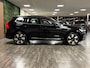 Volvo XC60 T6 AWD Recharge Ultra Bright Head-Up Display | Harman Kardon | Adaptieve Cruise Control | Standkachel met Volvo On Call App | Stoelverwarming voor+achter | Stuurwielverwarming | Full LED meesturende koplampen | Pilot Assist | BLIS Dode Hoek Detectie | Parkeercamera | Elektrische voorstoelen geheugen | Lederen bekleding | Zitting verlenging voorstoelen | Lederen dashboard | 20 Inch | Schuifdak | Google Infotainment | Keyless Drive | Elektrisch bedienbare achterklep | Draadloos telefoon opladen | DAB Radio | Apple Carplay/Android Auto | Onyx Black Metallic |
