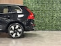 Volvo XC60 T6 AWD Recharge Ultra Bright Head-Up Display | Harman Kardon | Adaptieve Cruise Control | Standkachel met Volvo On Call App | Stoelverwarming voor+achter | Stuurwielverwarming | Full LED meesturende koplampen | Pilot Assist | BLIS Dode Hoek Detectie | Parkeercamera | Elektrische voorstoelen geheugen | Lederen bekleding | Zitting verlenging voorstoelen | Lederen dashboard | 20 Inch | Schuifdak | Google Infotainment | Keyless Drive | Elektrisch bedienbare achterklep | Draadloos telefoon opladen | DAB Radio | Apple Carplay/Android Auto | Onyx Black Metallic |