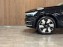 Volvo XC60 T6 AWD Recharge Ultra Bright Head-Up Display | Harman Kardon | Adaptieve Cruise Control | Standkachel met Volvo On Call App | Stoelverwarming voor+achter | Stuurwielverwarming | Full LED meesturende koplampen | Pilot Assist | BLIS Dode Hoek Detectie | Parkeercamera | Elektrische voorstoelen geheugen | Lederen bekleding | Zitting verlenging voorstoelen | Lederen dashboard | 20 Inch | Schuifdak | Google Infotainment | Keyless Drive | Elektrisch bedienbare achterklep | Draadloos telefoon opladen | DAB Radio | Apple Carplay/Android Auto | Onyx Black Metallic |