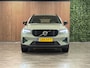 Volvo XC40 B4 Plus Dark Trekhaak | Harman Kardon | Bestuurdersstoel elektrisch geheugen | Stoel en Stuurwielverwarming | Adaptieve Cruise Control | Pilot Assist | BLIS Dode Hoek Detectie | Parkeercamera | Zitting verlenging voorstoelen | Passagiersstoel elektrisch | 18 Inch | Google Infotainment | Keyless Drive | Parkeersensroen voor+achter | Voorruitverwarming | Elektrisch bedienbare achterklep | DAB Radio | Apple Carplay/Android Auto | Draadloos telefoon opladen | Volvo On Call met mobiele App functie | Sage Green Metallic |