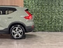 Volvo XC40 B4 Plus Dark Trekhaak | Harman Kardon | Bestuurdersstoel elektrisch geheugen | Stoel en Stuurwielverwarming | Adaptieve Cruise Control | Pilot Assist | BLIS Dode Hoek Detectie | Parkeercamera | Zitting verlenging voorstoelen | Passagiersstoel elektrisch | 18 Inch | Google Infotainment | Keyless Drive | Parkeersensroen voor+achter | Voorruitverwarming | Elektrisch bedienbare achterklep | DAB Radio | Apple Carplay/Android Auto | Draadloos telefoon opladen | Volvo On Call met mobiele App functie | Sage Green Metallic |