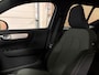 Volvo XC40 B4 Plus Dark Trekhaak | Harman Kardon | Bestuurdersstoel elektrisch geheugen | Stoel en Stuurwielverwarming | Adaptieve Cruise Control | Pilot Assist | BLIS Dode Hoek Detectie | Parkeercamera | Zitting verlenging voorstoelen | Passagiersstoel elektrisch | 18 Inch | Google Infotainment | Keyless Drive | Parkeersensroen voor+achter | Voorruitverwarming | Elektrisch bedienbare achterklep | DAB Radio | Apple Carplay/Android Auto | Draadloos telefoon opladen | Volvo On Call met mobiele App functie | Sage Green Metallic |