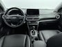 Hyundai Kona 1.6 GDI HEV PREMIUM | TWO TONE | TREKHAAK | ALL SEASONS | PRIVACY GLASS | 18'' LM VELGEN | LEDER | CLIMA | CRUISE | CAMERA | STUUR- & STOELVERWARMING | HYBRID | AUTOMAAT |