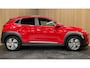 Hyundai Kona Electric EV Premium 64 kWh|GROTE ACCU|FACELIFT|3-FASE|HUD|LEDER|ACC|KRELL|STUURVERW|STOELVERW V+A|STOELVENT.|CAMERA|CARPLAY|NL