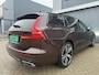 Volvo V60 2.0 T8 Twin Engine AWD Inscription Dealer onderhouden, trekhaak, 4 seizoensbanden, pano, plug-in hybrid BOMVOL!!