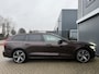 Volvo V60 2.0 T8 Twin Engine AWD Inscription Dealer onderhouden, trekhaak, 4 seizoensbanden, pano, plug-in hybrid BOMVOL!!