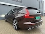 Volvo V60 2.0 T8 Twin Engine AWD Inscription Dealer onderhouden, trekhaak, 4 seizoensbanden, pano, plug-in hybrid BOMVOL!!