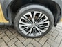 Toyota Yaris Cross 1.5 Hybrid Executive STOELVERW PARK-SENSOREN BLIND-SPOT JBL-AUDIO KEYLESS 18"LM-VELGEN AD-CRUISE APPLE/ANDROID NAVI ELEK-ACHTERKLEP DRAADLOOS-LADEN