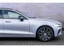 Volvo V60 2.0 T6 Plug-in hybrid AWD Plus Dark | Adaptieve Cruise Control | Trekhaak | Stoel + Stuurverwarming | 360 Camera | Sportstoelen | Harman Kardon Audio | BLIS Dodehoek Detectie |