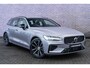 Volvo V60 2.0 T6 Plug-in hybrid AWD Plus Dark | Adaptieve Cruise Control | Trekhaak | Stoel + Stuurverwarming | 360 Camera | Sportstoelen | Harman Kardon Audio | BLIS Dodehoek Detectie |