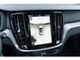 Volvo V60 2.0 T6 Plug-in hybrid AWD Plus Dark | Adaptieve Cruise Control | Trekhaak | Stoel + Stuurverwarming | 360 Camera | Sportstoelen | Harman Kardon Audio | BLIS Dodehoek Detectie |