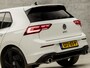 Volkswagen Golf 2.0 TSI GTI 245Pk Automaat (SCHUIFDAK, APPLE CARPLAY, GROOT NAVI, DYNAMISCHE KNIPPERLICHTEN, SFEERVERLICHTING, STUUR/STOELVERWARMING, ALCANTARA, KEYLESS, MATRIX LED KOPLAMPEN, NIEUWSTAAT)