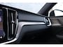 Volvo V60 2.0 T6 Plug-in hybrid AWD Plus Dark | Adaptive Cruise Control | Harman-Kardon | Trekhaak | Stoelverwarming voor/achter | Stuurwielverwarming