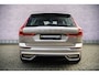 Volvo XC60 2.0 T6 Plug-in hybrid AWD Plus Dark | Adaptieve Cruise Control | Panoramadak | Elektrisch verstelbare voorstoelen | Trekhaak | 360 Parkeercamera | Stoel-/ Stuurverwarming |
