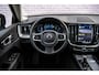 Volvo XC60 2.0 T6 Plug-in hybrid AWD Plus Dark | Adaptieve Cruise Control | Panoramadak | Elektrisch verstelbare voorstoelen | Trekhaak | 360 Parkeercamera | Stoel-/ Stuurverwarming |