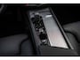 Volvo XC60 2.0 T6 Plug-in hybrid AWD Plus Dark | Adaptieve Cruise Control | Panoramadak | Elektrisch verstelbare voorstoelen | Trekhaak | 360 Parkeercamera | Stoel-/ Stuurverwarming |