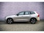 Volvo XC60 2.0 T6 Plug-in hybrid AWD Plus Dark | Adaptieve Cruise Control | Panoramadak | Elektrisch verstelbare voorstoelen | Trekhaak | 360 Parkeercamera | Stoel-/ Stuurverwarming |