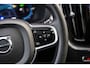 Volvo XC60 2.0 T6 Plug-in hybrid AWD Plus Dark | Adaptieve Cruise Control | Panoramadak | Elektrisch verstelbare voorstoelen | Trekhaak | 360 Parkeercamera | Stoel-/ Stuurverwarming |