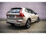Volvo XC60 2.0 T6 Plug-in hybrid AWD Plus Dark | Adaptieve Cruise Control | Panoramadak | Elektrisch verstelbare voorstoelen | Trekhaak | 360 Parkeercamera | Stoel-/ Stuurverwarming |