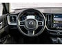 Volvo XC60 2.0 T6 Plug-in hybrid AWD Ultra Dark | Trekhaak | 360 Camera | Schuif-/Kanteldak | Stoel-/Stuurverwarming | Adaptive Cruise Control | Elektrisch Verstelbare Voorstoelen