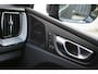 Volvo XC60 2.0 T6 Plug-in hybrid AWD Ultra Dark | Trekhaak | 360 Camera | Schuif-/Kanteldak | Stoel-/Stuurverwarming | Adaptive Cruise Control | Elektrisch Verstelbare Voorstoelen