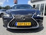 Lexus ES 300h Business Line NWE MODEL BLIND SPOT STUURVERW STOELVERW SCHUIF/KANTELDAK PARK-SENSOREN APPLE CARPLAY/ ANDROID AUTO