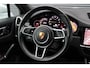 Porsche Cayenne Coupé 3.0 E-Hybrid Carrarawit Metallic Panoramadak Luchtvering Sport-Chrono Achterasbesturing Softclose Vol-Leder NL-Auto