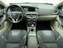 Volvo V40 T3 153pk Momentum / Keyless / PDC + Camera / Premium Sound / Stoelverwarming / 17'' / Getint Glas / Gekoeld Dashboardkastje / Xenon / Afn. Trekhaak / Bluetooth /