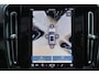 Volvo EX40 Extended Range Ultra 82 kWh - Panorama/schuifdak - IntelliSafe Assist & Surround - 360º Camera - Harman/Kardon audio - Verwarmde voorstoelen, stuur & achterbank - Parkeersensoren voor & achter - Elektr. bedienb. voorstoelen met geheugen links - Draadloze tel. lader - Warmtepomp - 19' LMV