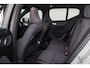 Volvo EX40 Extended Range Ultra 82 kWh - Panorama/schuifdak - IntelliSafe Assist & Surround - 360º Camera - Harman/Kardon audio - Verwarmde voorstoelen, stuur & achterbank - Parkeersensoren voor & achter - Elektr. bedienb. voorstoelen met geheugen links - Draadloze tel. lader - Warmtepomp - 19' LMV