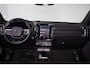 Volvo EX40 Extended Range Ultra 82 kWh - Panorama/schuifdak - IntelliSafe Assist & Surround - 360º Camera - Harman/Kardon audio - Verwarmde voorstoelen, stuur & achterbank - Parkeersensoren voor & achter - Elektr. bedienb. voorstoelen met geheugen links - Draadloze tel. lader - Warmtepomp - 19' LMV