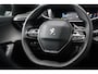 Peugeot e-2008 EV Allure Pack 50 kWh | 100% SOH / Nieuwstaat! | 3D I-cockpit | Half Leder | Adaptieve Cruise | Camera | Lichtmetaal | Apple Carplay / Android Auto