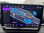 Volkswagen T-Roc 1.5 eTsi R-Line First Edition / Carplay / Navi / IQ Light / 19" LM velgen / R-Line / Camera