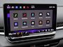 Volkswagen T-Roc 1.5 eTsi R-Line First Edition / Carplay / Navi / IQ Light / 19" LM velgen / R-Line / Camera
