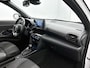 Toyota Yaris Cross 1.5 Hybrid Adventure Bi-Tone | ALL Wheel Drive | Trekhaak | Stoelverwarming | Blindspot | PDC voor en achter | Navigatie | sl 40 / JS