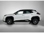 Toyota Yaris Cross 1.5 Hybrid Adventure Bi-Tone | ALL Wheel Drive | Trekhaak | Stoelverwarming | Blindspot | PDC voor en achter | Navigatie | sl 40 / JS