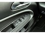 Jeep Avenger Longitude Business Pack 54 kWh | Climate Control | Navigatie | Stoelverwarming | Camera | Private-Glas | Elektrisch pakket | Cruise control | 17" LM-Velgen | LED Verlichting
