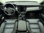 Volvo V90 T6 350pk AWD Ultra Dark / Dubbel glas / 19'' + All Season / Trekhaak / head-Up / Lederen Dashboard / Stoel + Stuurw. Verwarming / Full-LED / 360 Camera / Keyless /