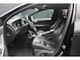 Volvo V60 2.4 D6 Twin Engine Special Edition | incl. 12 maanden garantie | Memory stoelen | Trekhaak | Xenon | Camera | Zwarte hemel | Cruise | Navi | Stoelverwarming | Bochtverlichting | Parkeersensor achter | 18" LMV | 4x nieuwe band! | Rijklaar! |